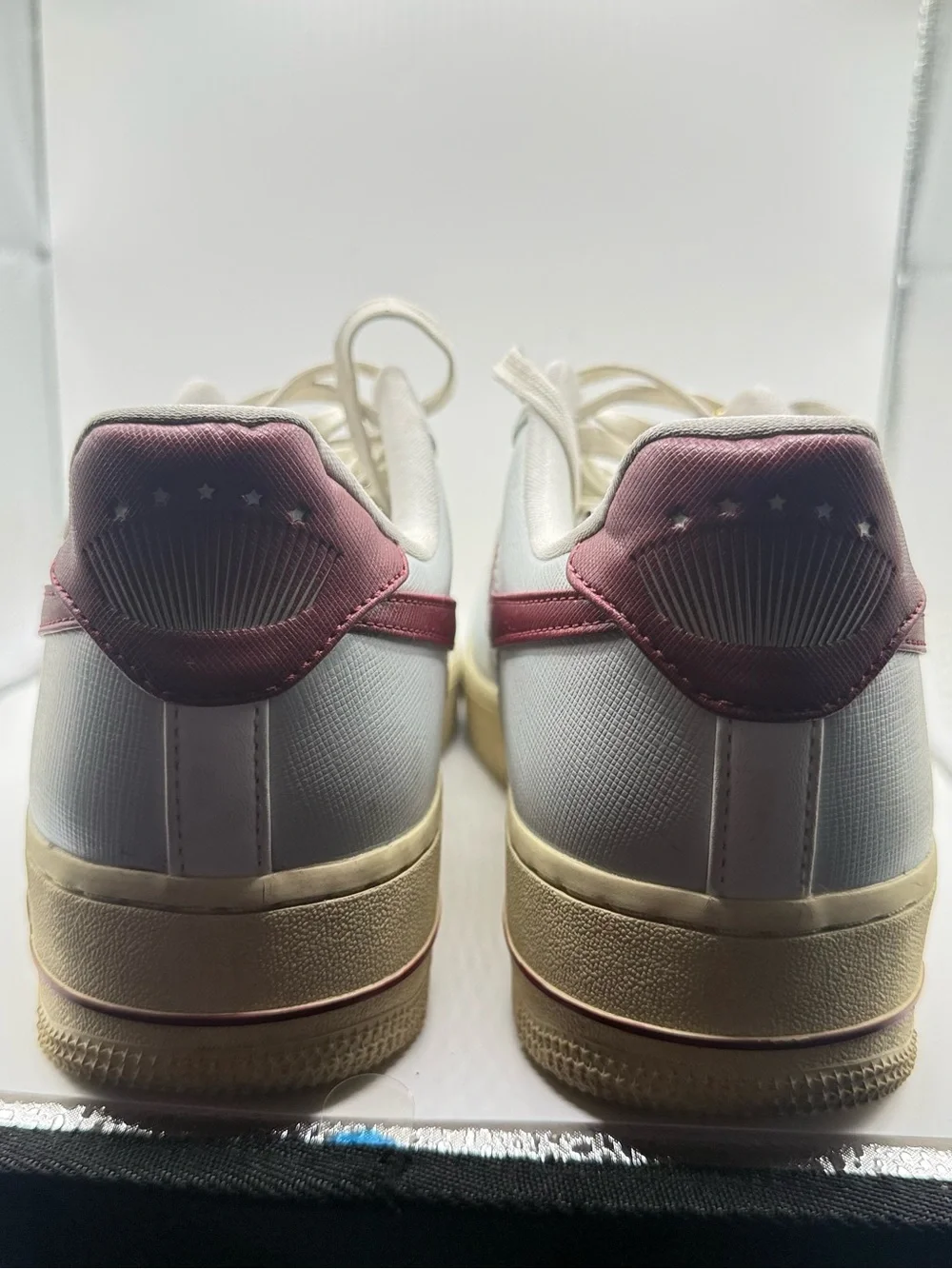 NIKE AIR FORCE 1 07 SE PHOTON DUST-TEAM RED SZ 9